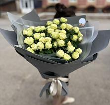Букет Белые кустовые розы Солинеро в Сапожок