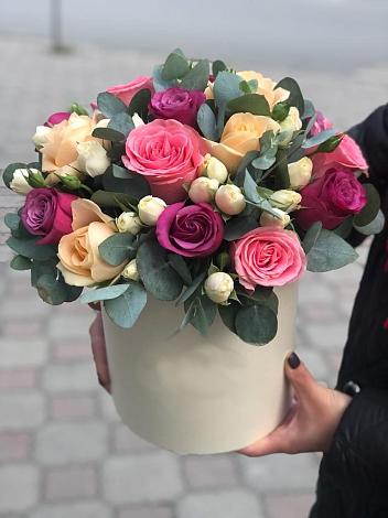 Цветочная композиция из Розы в шляпной коробке в Сапожок