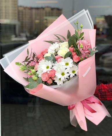 Букет цветов из: Розы, Лизиантусы и Хризантемы в Сапожок